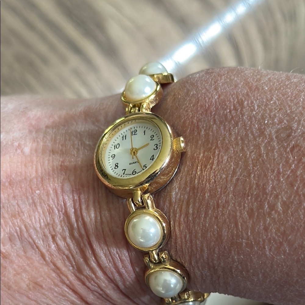 Gold and White Pearl Watch - Picture 4 of 5